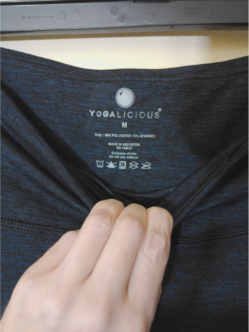 NWT Yogalicious Leggings Womens Black Size M High Waist Yoga Pants Stirrup Ankle - Picture 3 of 8